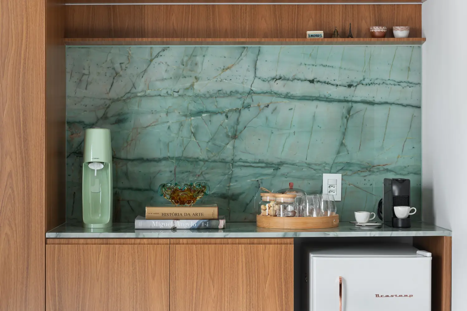 Carol's office kitchen with green Da Vinci quartzite backsplash